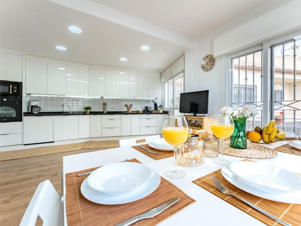 SE ALQUILA DESDE 1.9.26-30.9.27  MAGNIFICA VILLA EN ZONA LOS PACOS (FUENGIROLA )