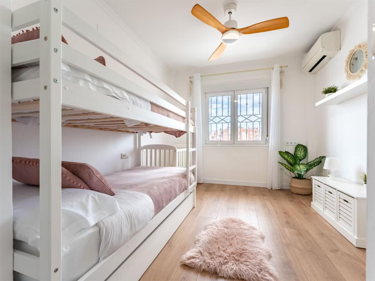 SE ALQUILA DESDE 1.9.26-30.9.27  MAGNIFICA VILLA EN ZONA LOS PACOS (FUENGIROLA )