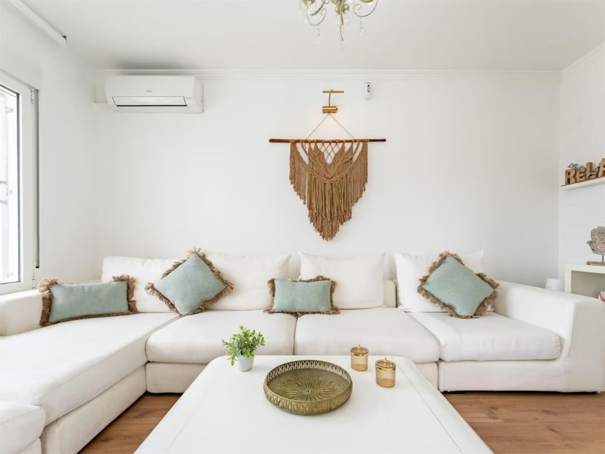 SE ALQUILA DESDE 1.9.26-30.9.27  MAGNIFICA VILLA EN ZONA LOS PACOS (FUENGIROLA )