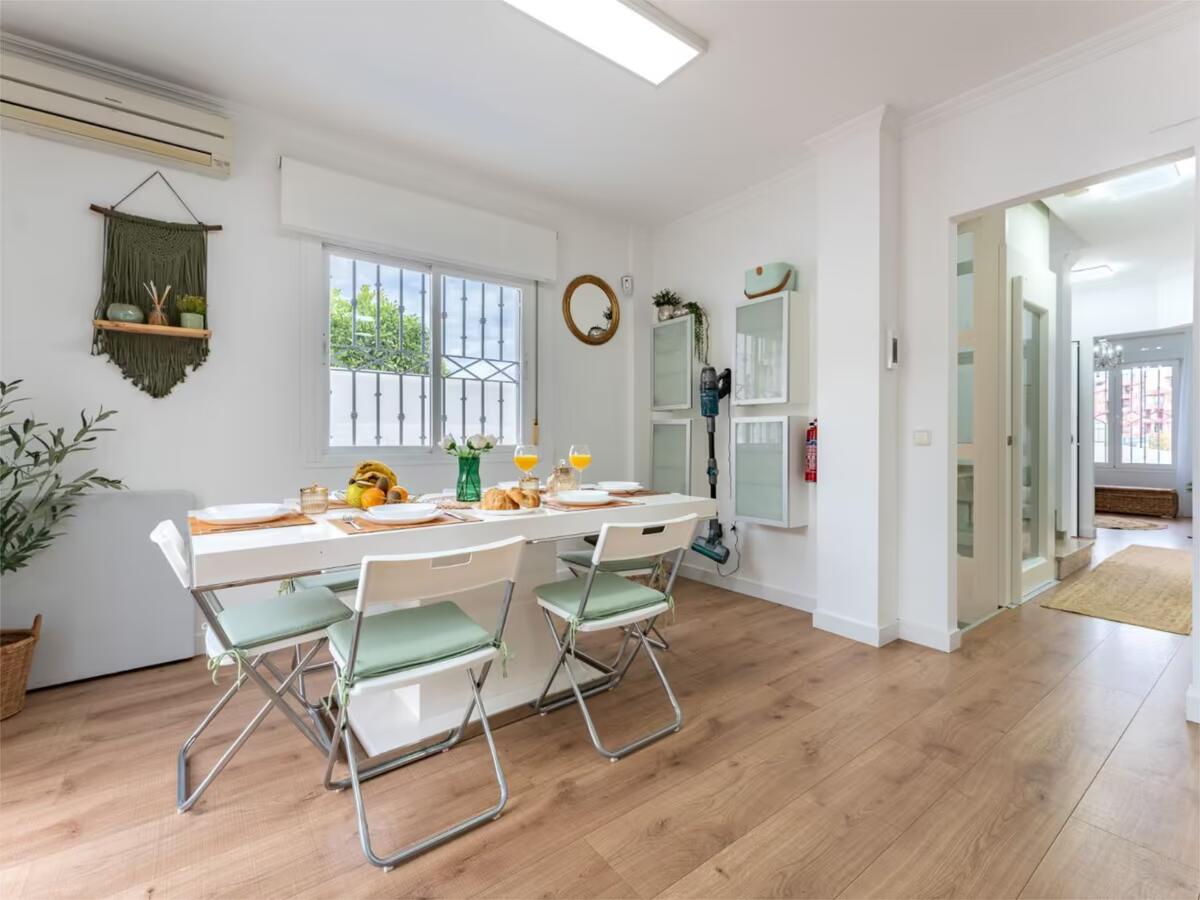 SE ALQUILA DESDE 1.9.26-30.9.27  MAGNIFICA VILLA EN ZONA LOS PACOS (FUENGIROLA )