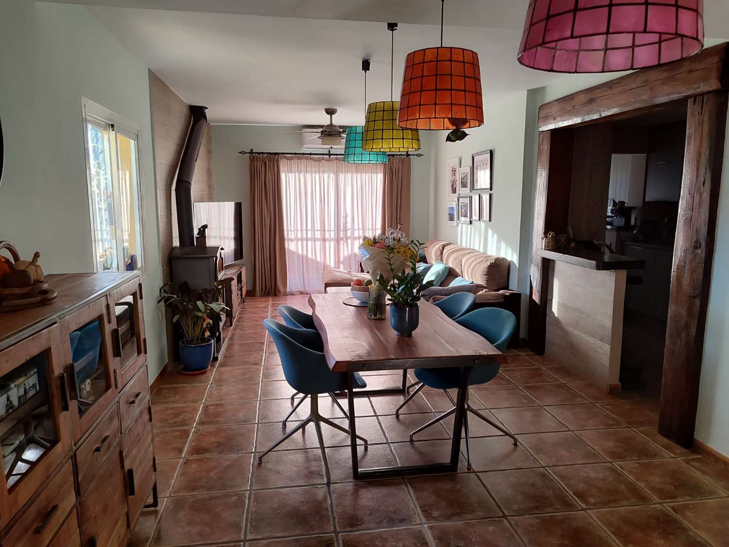 Spacieuse villa jumelée d’angle à vendre entièrement rénovée à Mijas