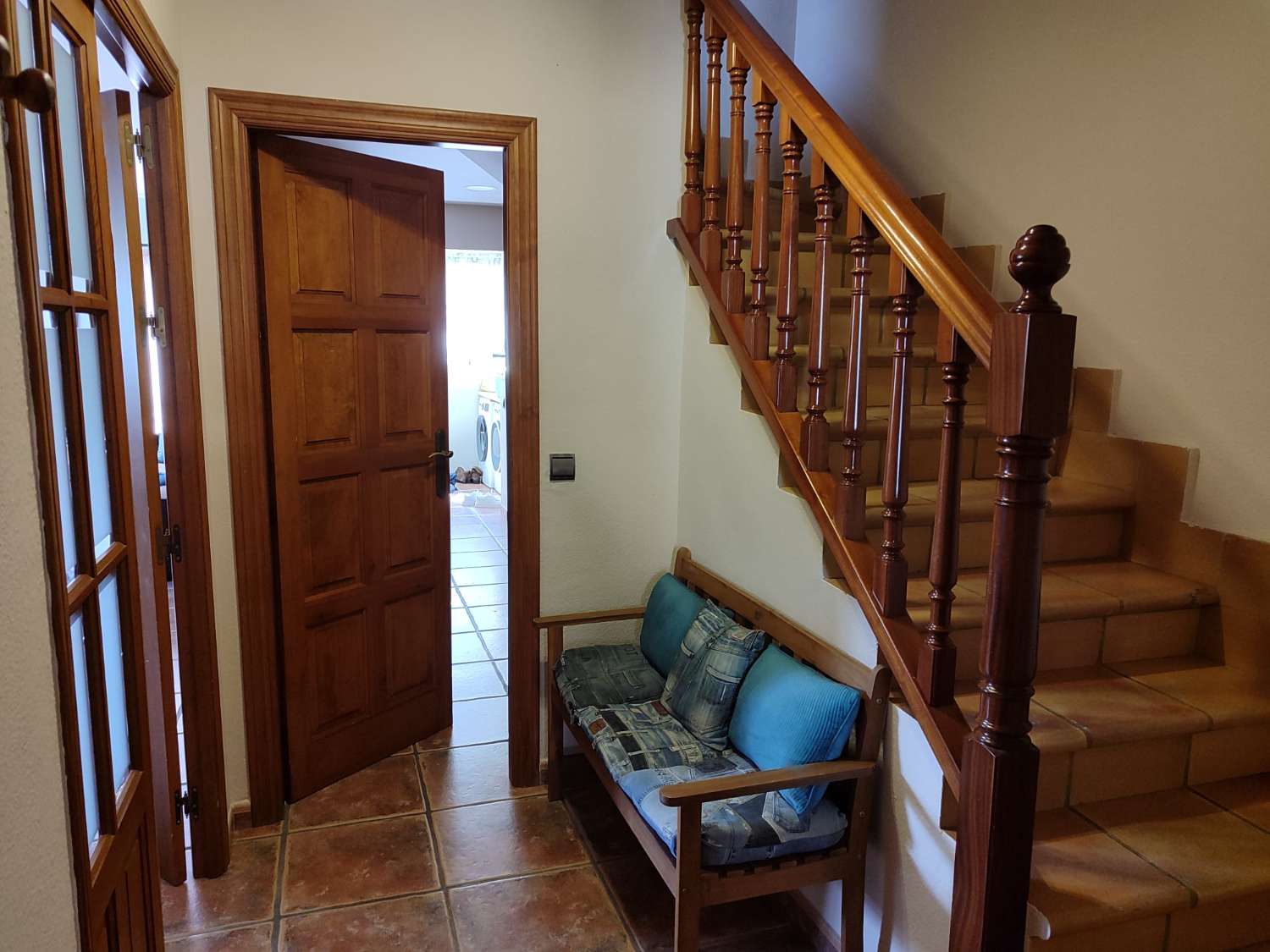 Spacieuse villa jumelée d’angle à vendre entièrement rénovée à Mijas