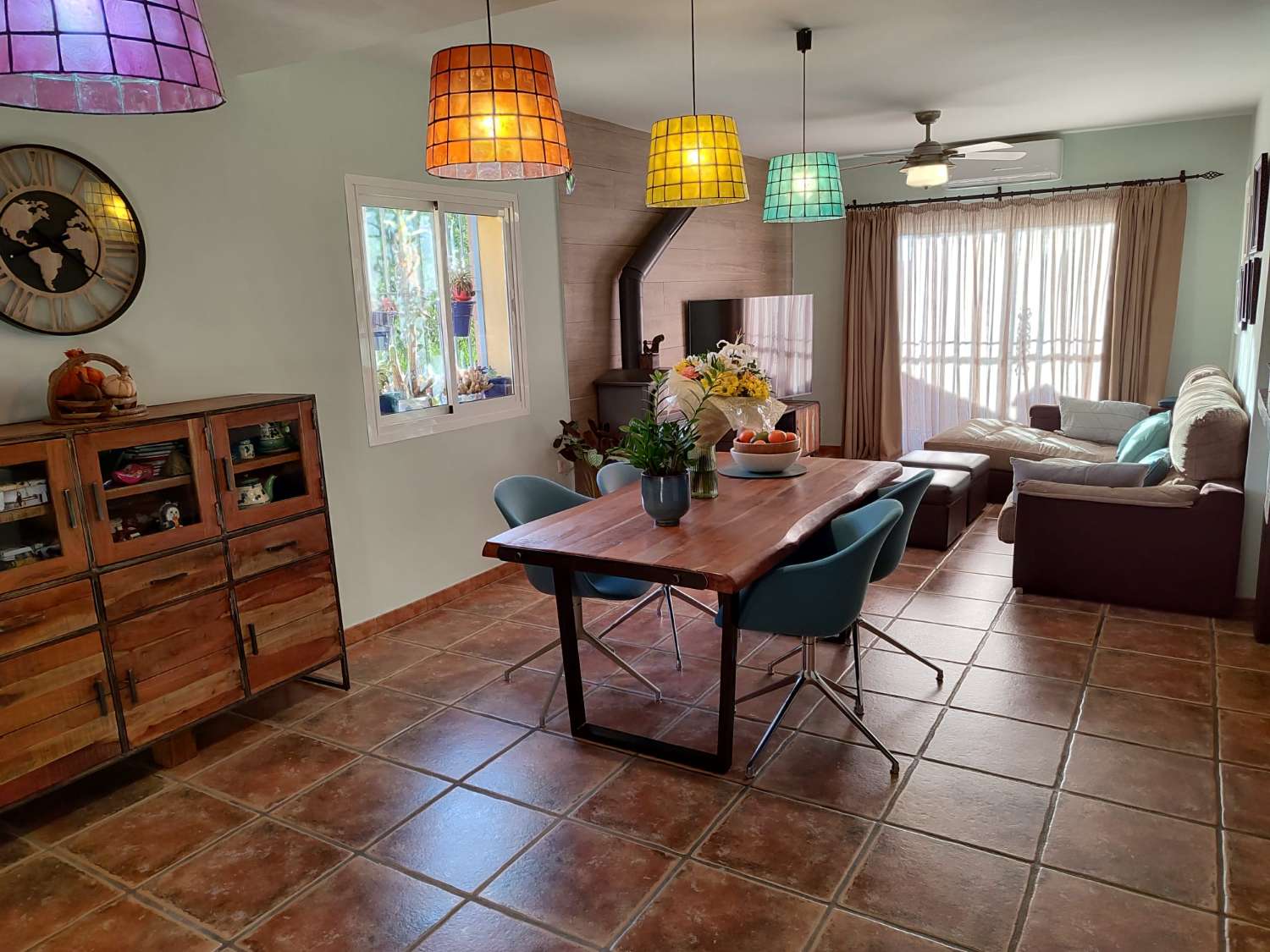 Spacieuse villa jumelée d’angle à vendre entièrement rénovée à Mijas