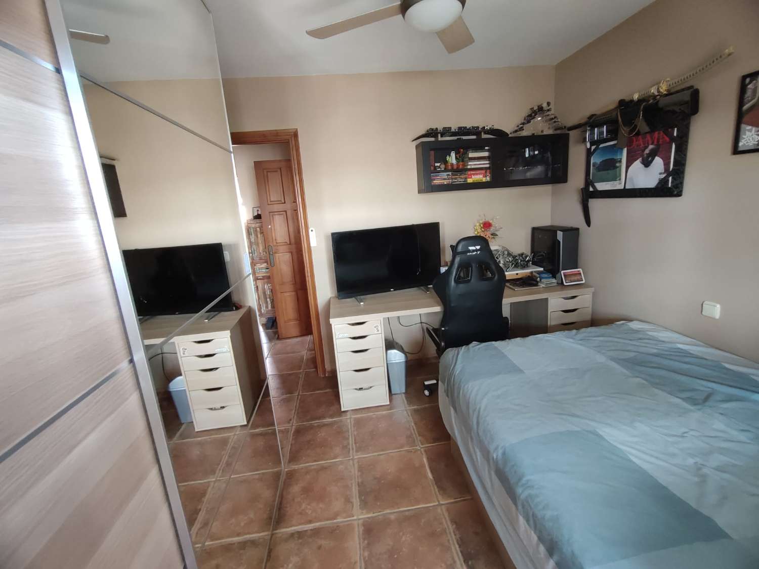 Spacieuse villa jumelée d’angle à vendre entièrement rénovée à Mijas