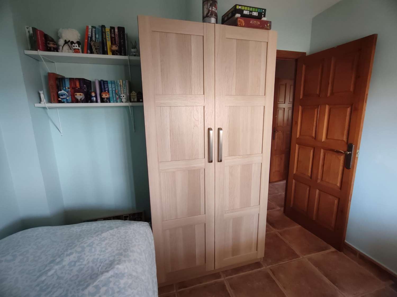 Spacieuse villa jumelée d’angle à vendre entièrement rénovée à Mijas