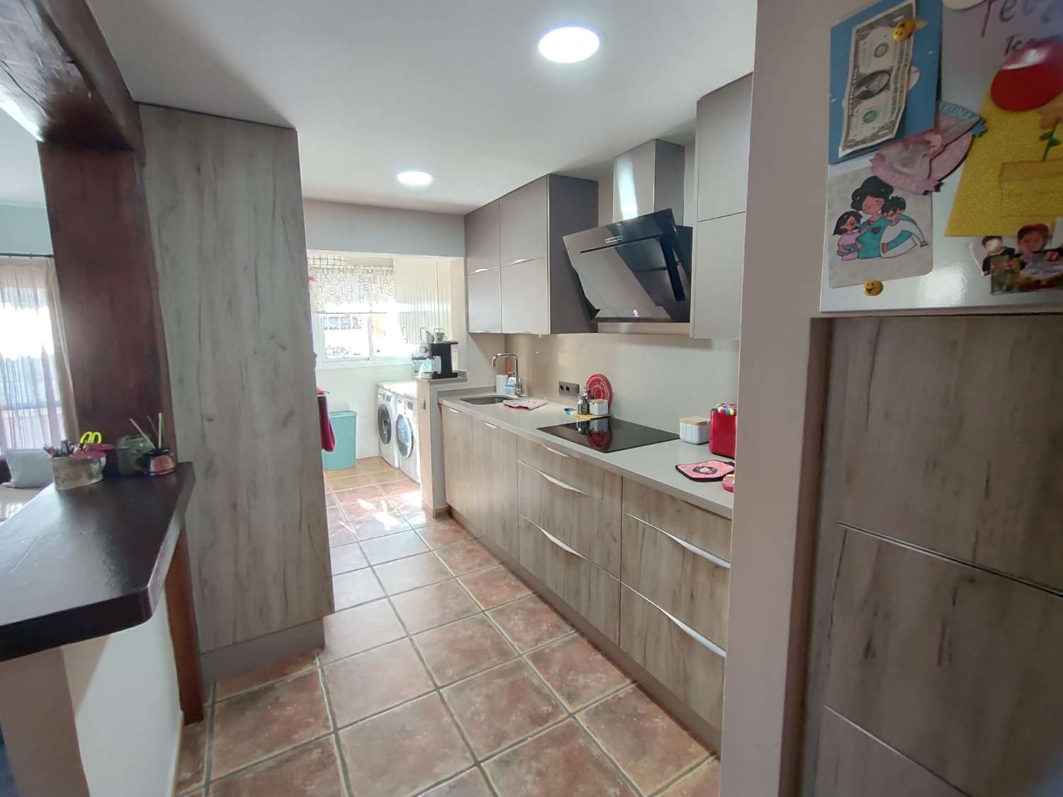 Spacieuse villa jumelée d’angle à vendre entièrement rénovée à Mijas