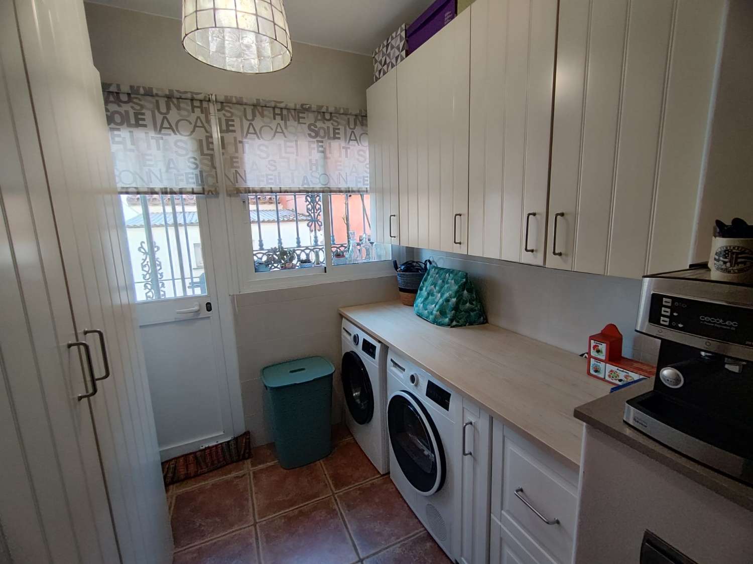 Spacieuse villa jumelée d’angle à vendre entièrement rénovée à Mijas