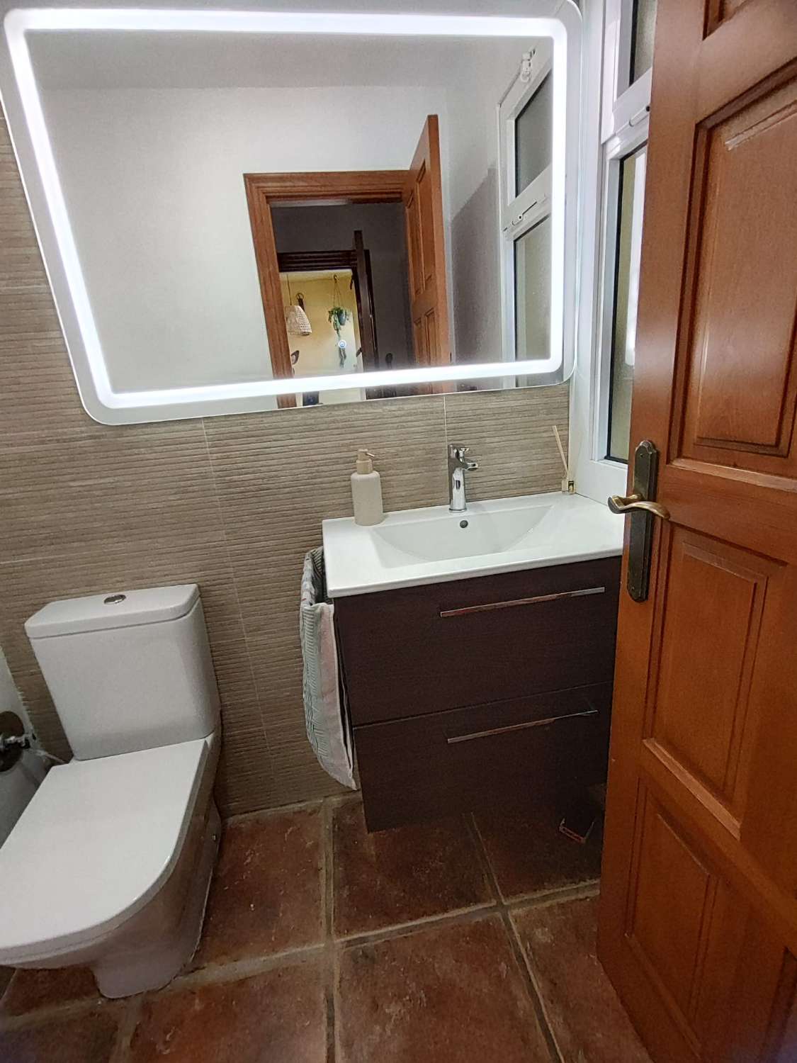 Spacieuse villa jumelée d’angle à vendre entièrement rénovée à Mijas