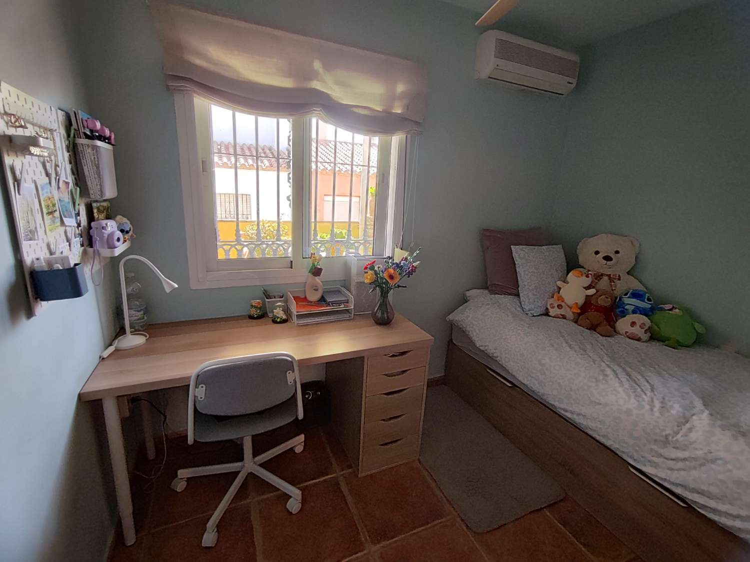 Spacieuse villa jumelée d’angle à vendre entièrement rénovée à Mijas