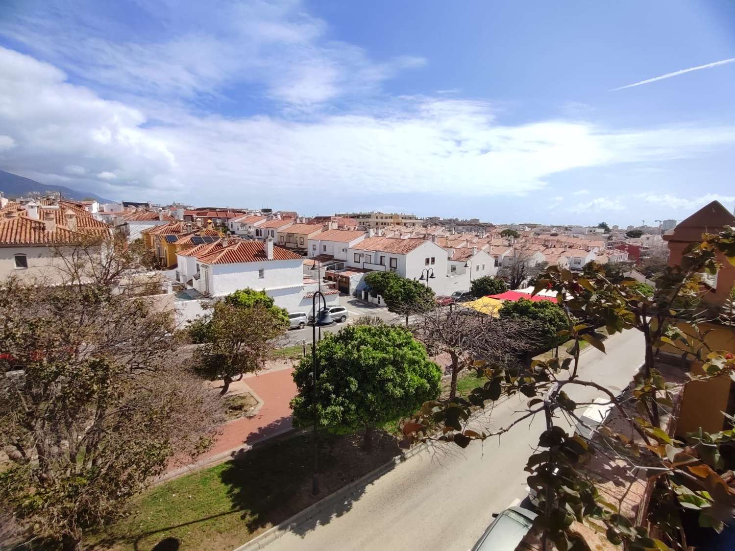 Spacieuse villa jumelée d’angle à vendre entièrement rénovée à Mijas