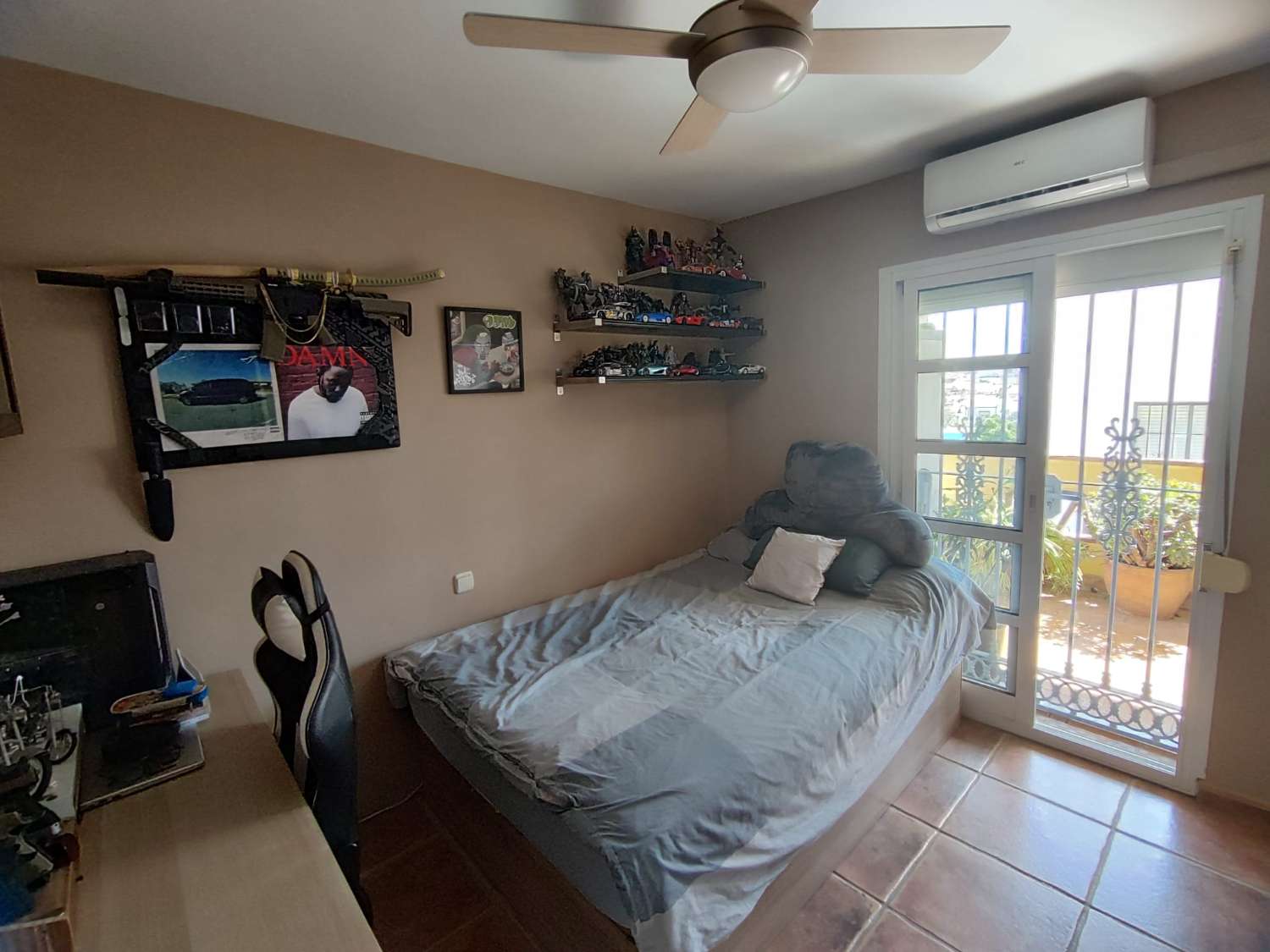 Spacieuse villa jumelée d’angle à vendre entièrement rénovée à Mijas