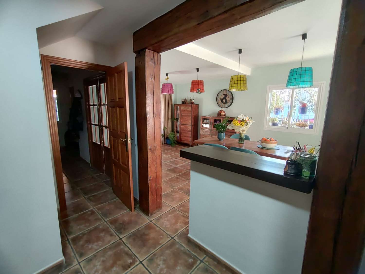 Spacieuse villa jumelée d’angle à vendre entièrement rénovée à Mijas