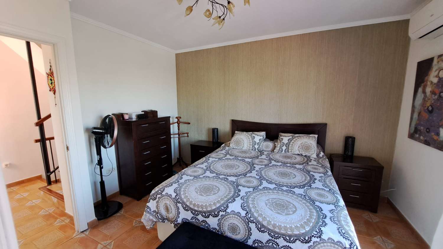 SE ALQUILA POR LARGA TEMPORADA BONITO CHALET ADOSADO  CON VISTAS AL MAR EN ZONA TORREBLANCA (FUENGIROLA)