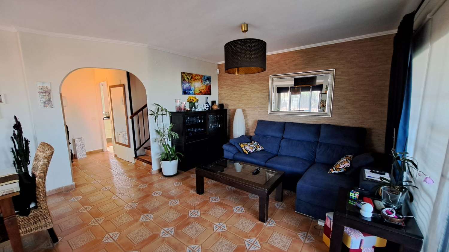 SE ALQUILA POR LARGA TEMPORADA BONITO CHALET ADOSADO  CON VISTAS AL MAR EN ZONA TORREBLANCA (FUENGIROLA)