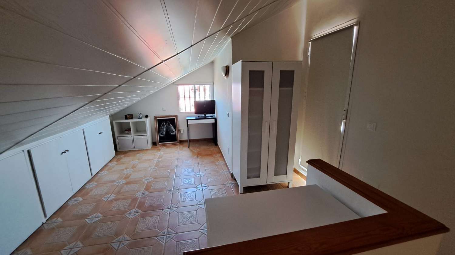 SE ALQUILA POR LARGA TEMPORADA BONITO CHALET ADOSADO  CON VISTAS AL MAR EN ZONA TORREBLANCA (FUENGIROLA)