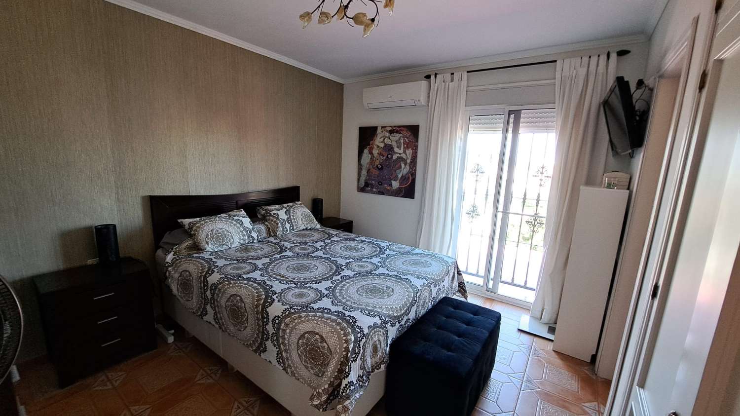 SE ALQUILA POR LARGA TEMPORADA BONITO CHALET ADOSADO  CON VISTAS AL MAR EN ZONA TORREBLANCA (FUENGIROLA)