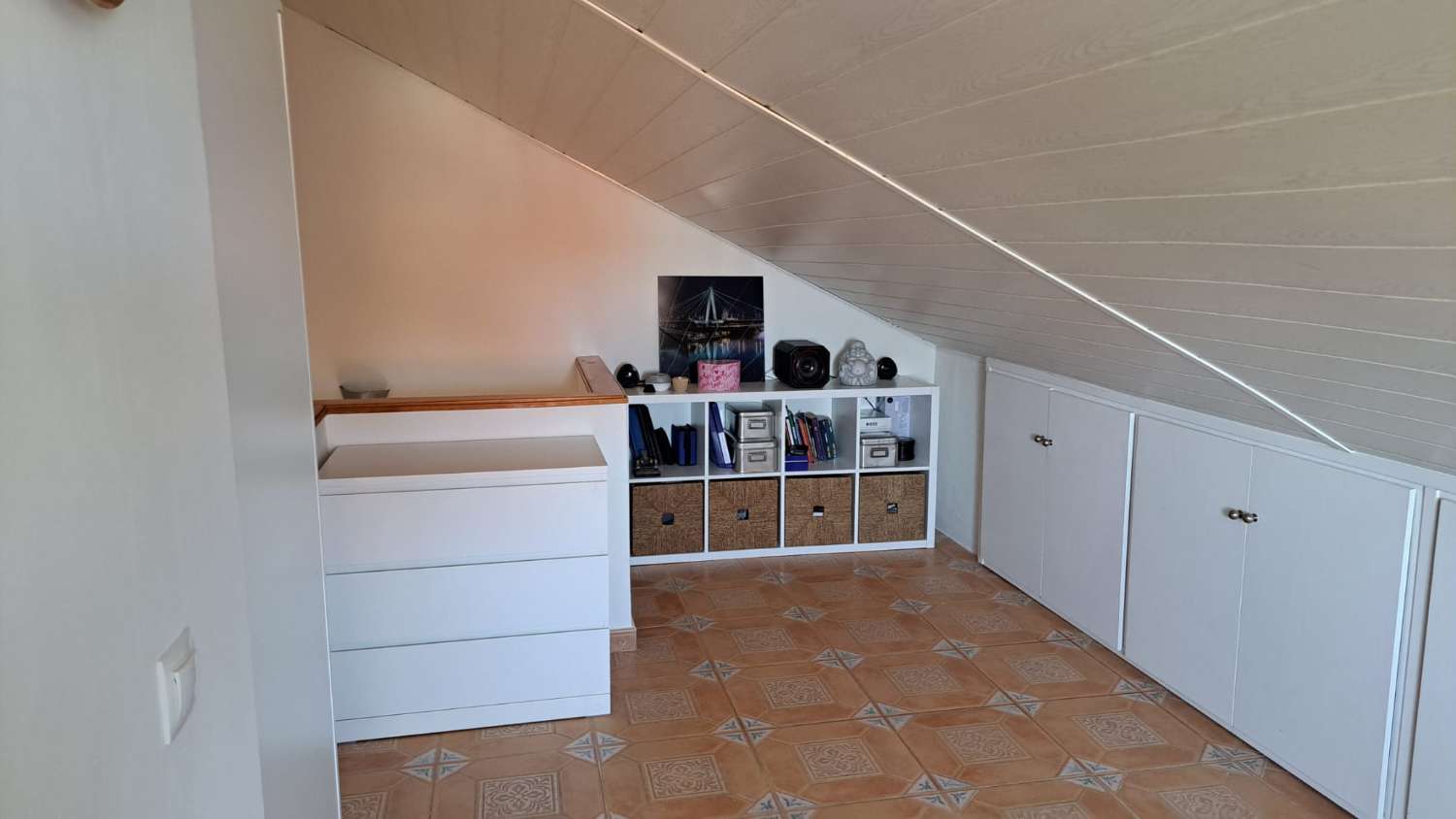 SE ALQUILA POR LARGA TEMPORADA BONITO CHALET ADOSADO  CON VISTAS AL MAR EN ZONA TORREBLANCA (FUENGIROLA)