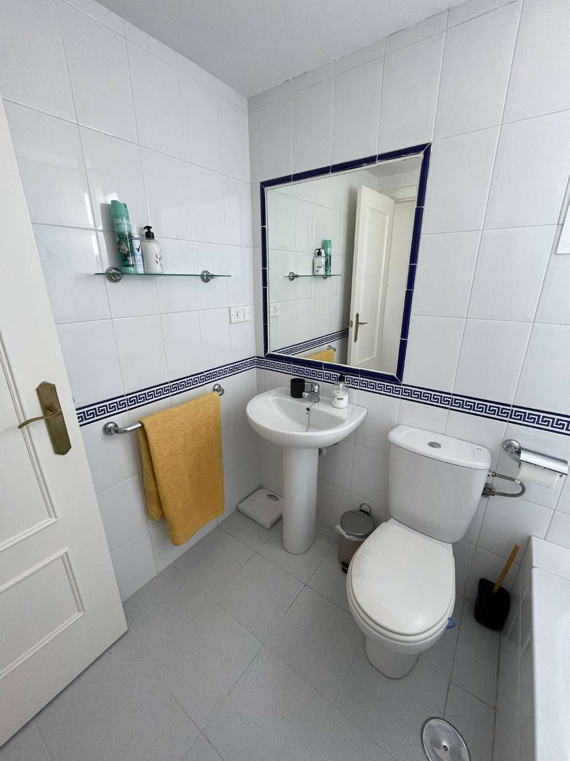 SE ALQUILA POR LARGA TEMPORADA BONITO APARTAMENTO EN BENALMADENA