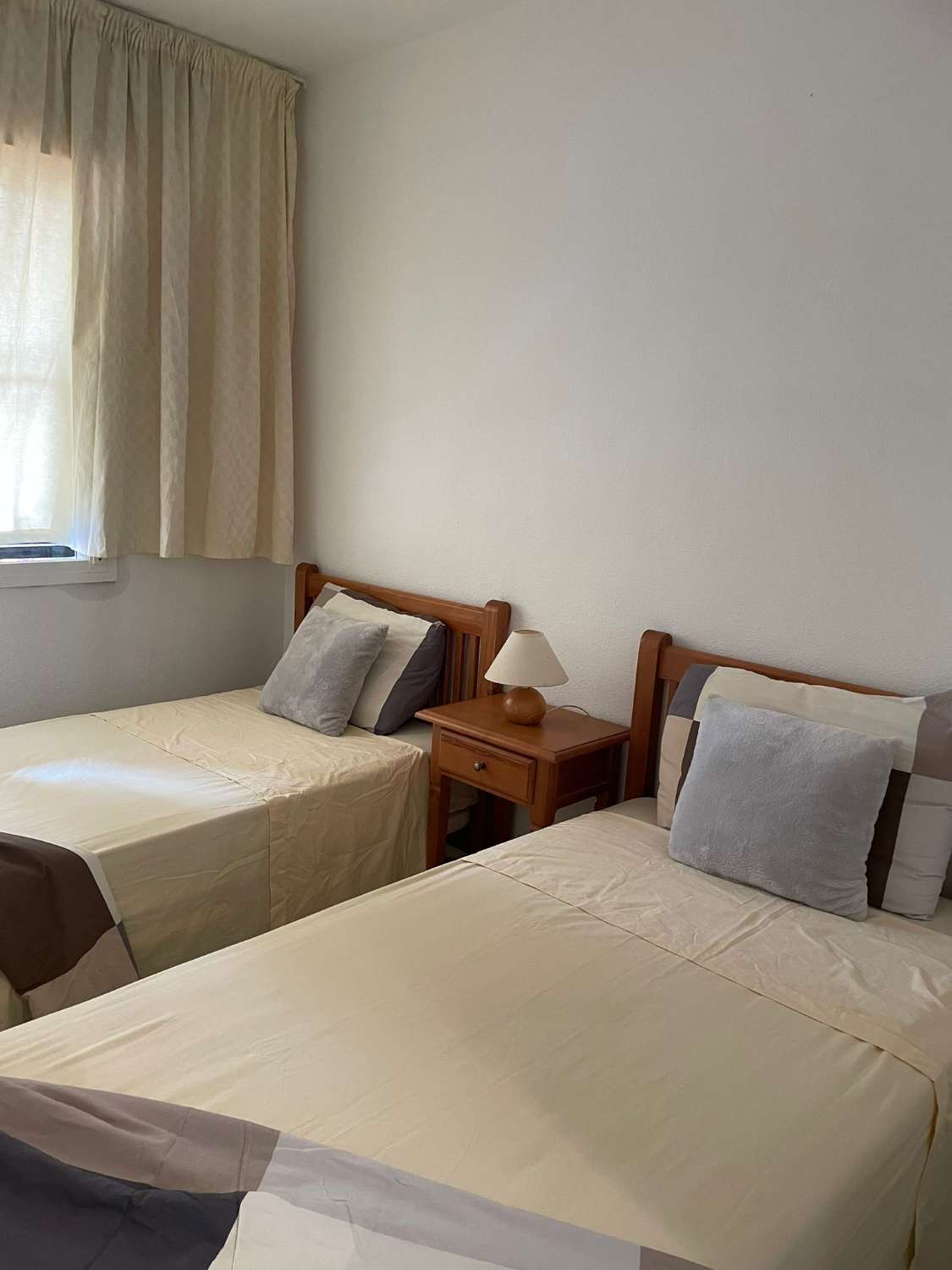 SE ALQUILA POR LARGA TEMPORADA BONITO APARTAMENTO EN BENALMADENA