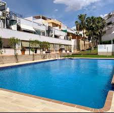 SE ALQUILA POR LARGA TEMPORADA BONITO APARTAMENTO EN BENALMADENA