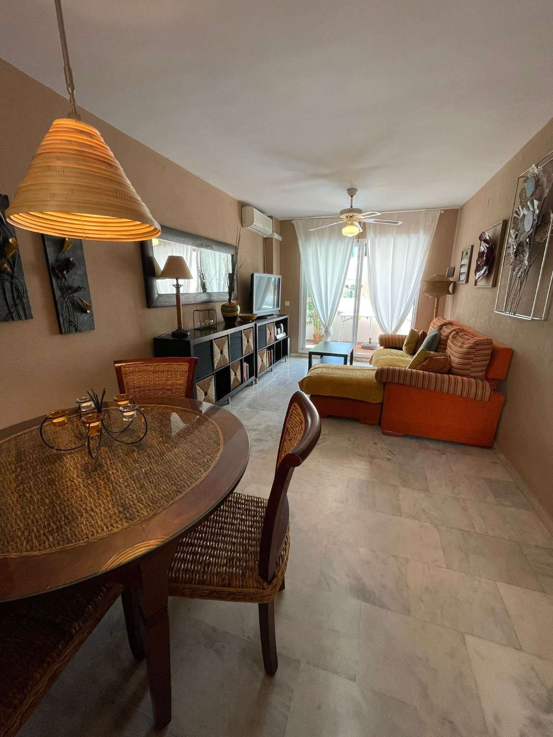 SE ALQUILA POR LARGA TEMPORADA BONITO APARTAMENTO EN BENALMADENA