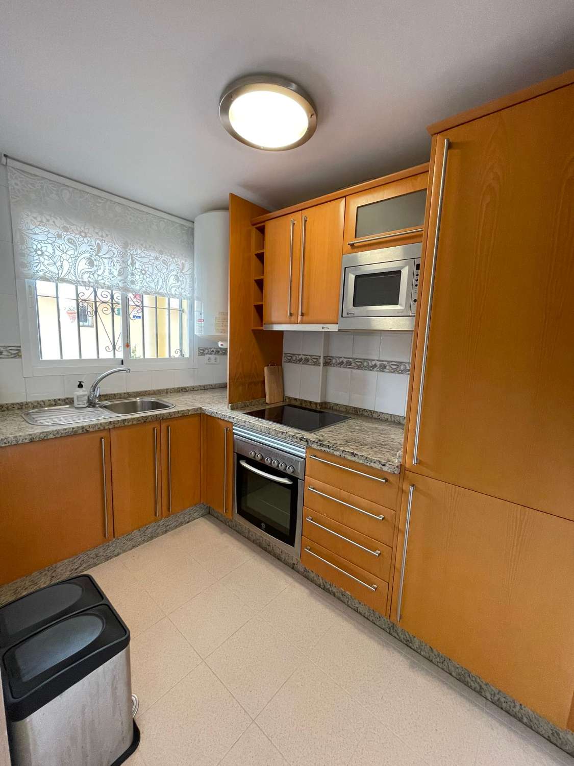 SE ALQUILA POR LARGA TEMPORADA BONITO APARTAMENTO EN BENALMADENA