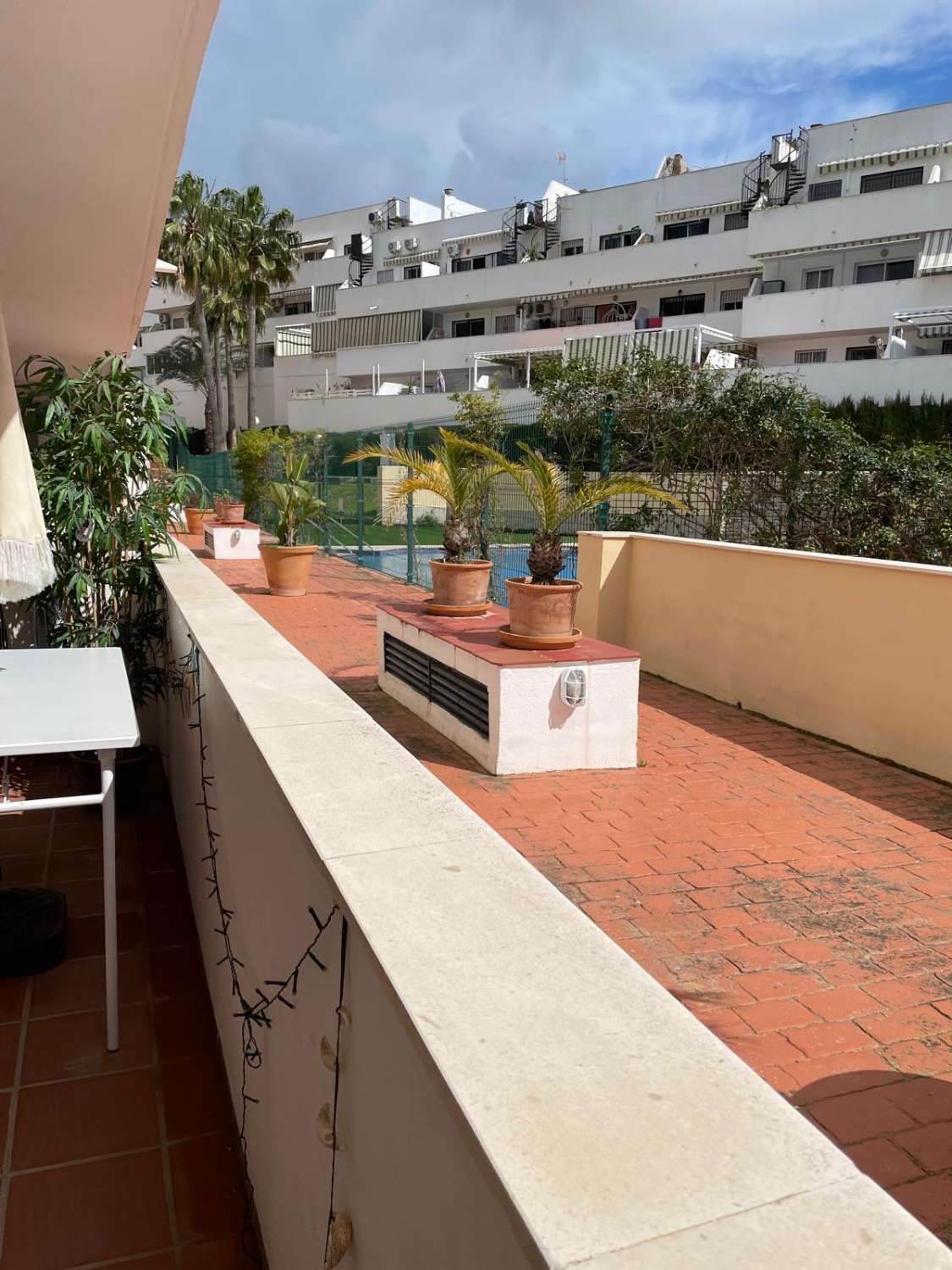 SE ALQUILA POR LARGA TEMPORADA BONITO APARTAMENTO EN BENALMADENA