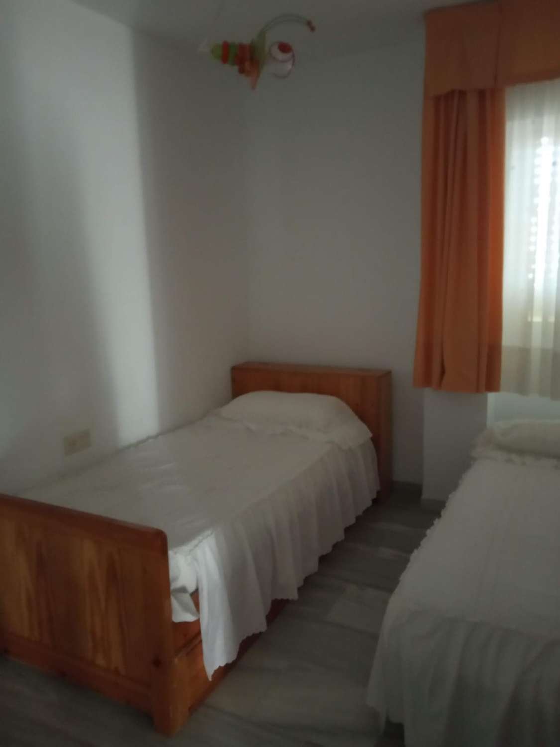 MEDIA TEMPORADA. SE ALQUILA DE 01/9/2027- 31/05/2028 BONITO APARTAMENTO EN LA CARIHUELA A 50 METROS DE LA PLAYA,