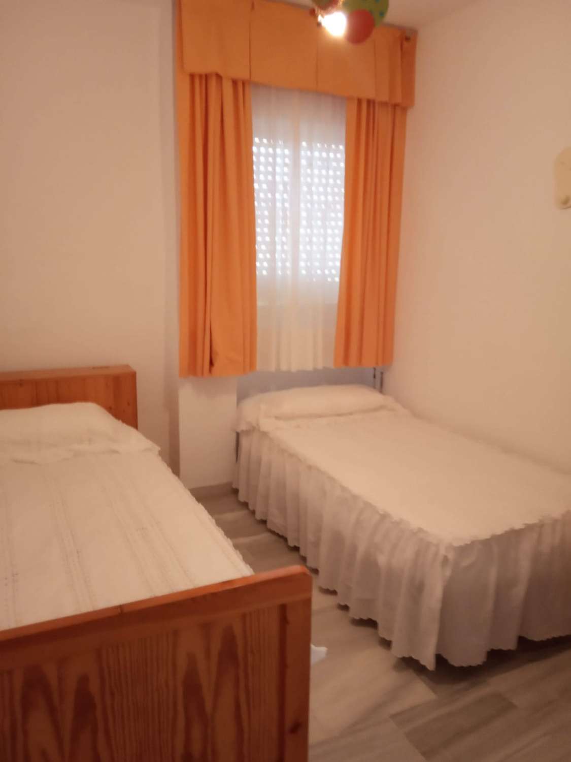 MEDIA TEMPORADA. SE ALQUILA DE 01/9/2027- 31/05/2028 BONITO APARTAMENTO EN LA CARIHUELA A 50 METROS DE LA PLAYA,