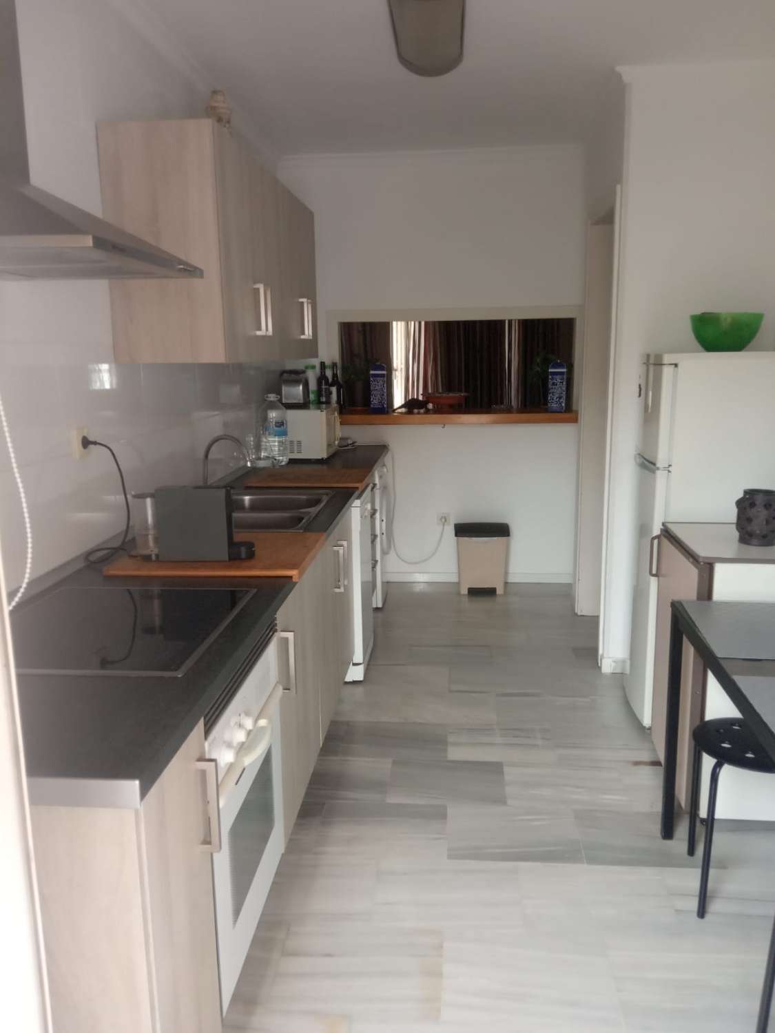 MEDIA TEMPORADA. SE ALQUILA DE 01/9/2027- 31/05/2028 BONITO APARTAMENTO EN LA CARIHUELA A 50 METROS DE LA PLAYA,