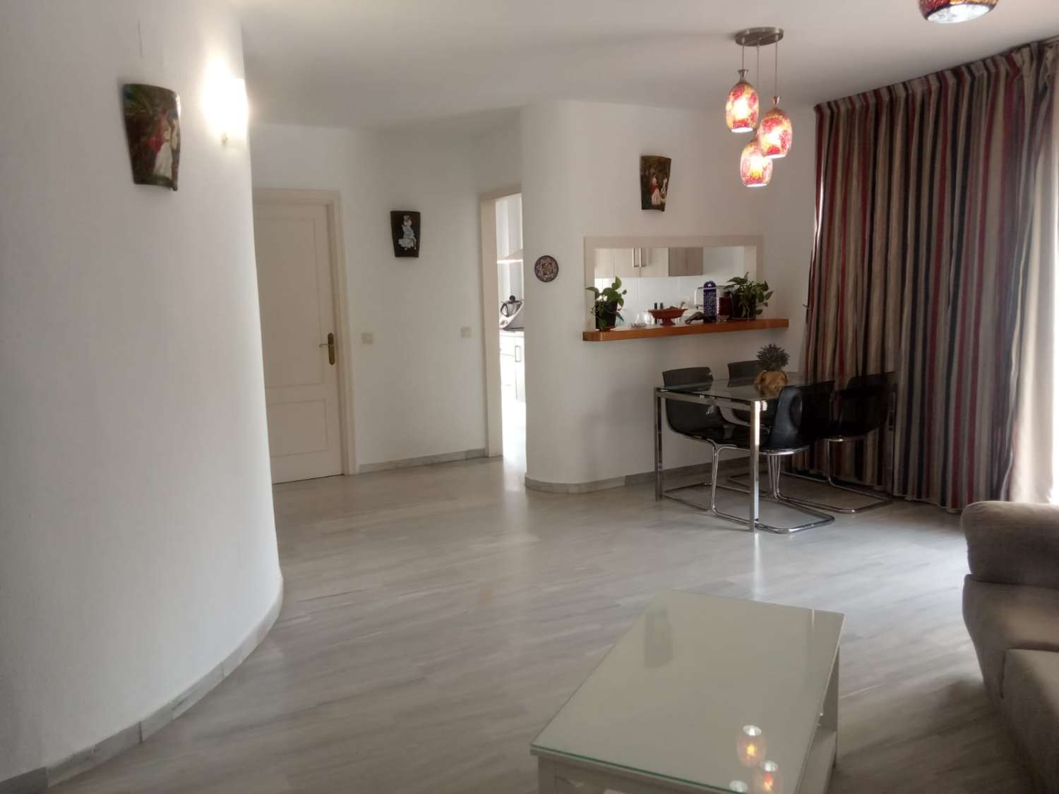 MEDIA TEMPORADA. SE ALQUILA DE 01/9/2027- 31/05/2028 BONITO APARTAMENTO EN LA CARIHUELA A 50 METROS DE LA PLAYA,