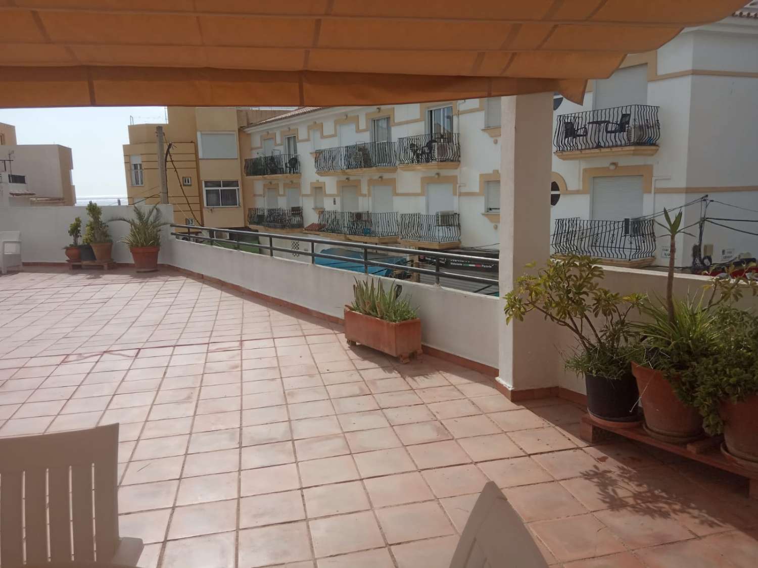 MEDIA TEMPORADA. SE ALQUILA DE 01/9/2027- 31/05/2028 BONITO APARTAMENTO EN LA CARIHUELA A 50 METROS DE LA PLAYA,