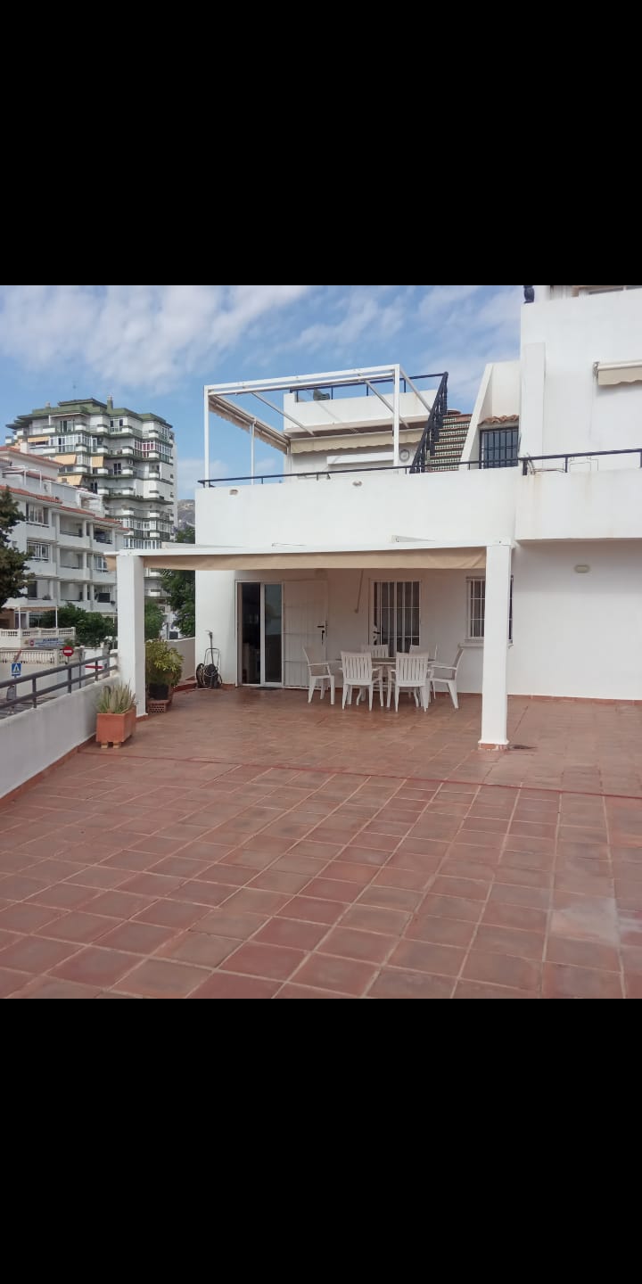 MEDIA TEMPORADA. SE ALQUILA DE 01/9/2027- 31/05/2028 BONITO APARTAMENTO EN LA CARIHUELA A 50 METROS DE LA PLAYA,