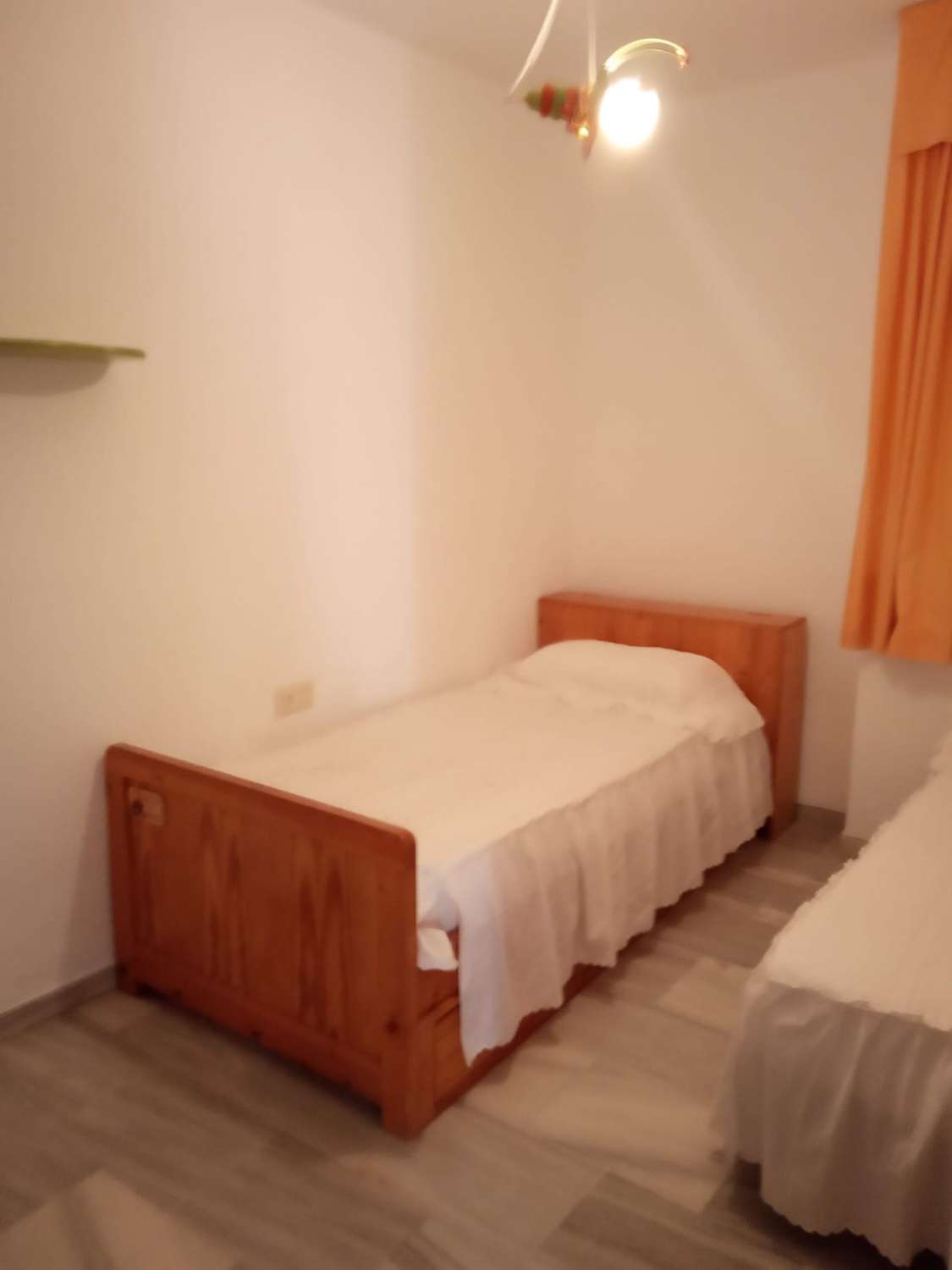 MEDIA TEMPORADA. SE ALQUILA DE 01/9/2027- 31/05/2028 BONITO APARTAMENTO EN LA CARIHUELA A 50 METROS DE LA PLAYA,