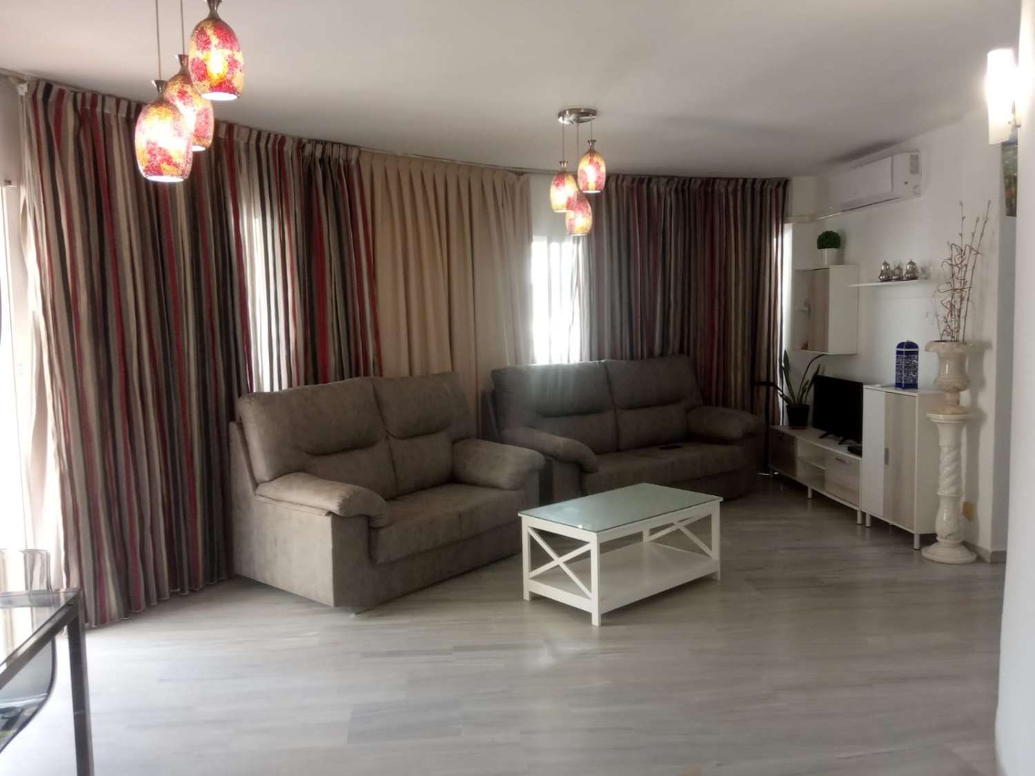 MEDIA TEMPORADA. SE ALQUILA DE 01/9/2027- 31/05/2028 BONITO APARTAMENTO EN LA CARIHUELA A 50 METROS DE LA PLAYA,