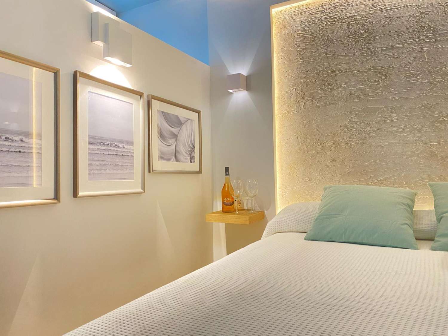 MEDIA TEMPORADA , SE ALQUILA DESDE 1.11.26-28.2.27BONITO APARTAMENTO REFORMADO CON VISTAS AL MAR EN LA CARIHUELA (TORREMOLINOS)