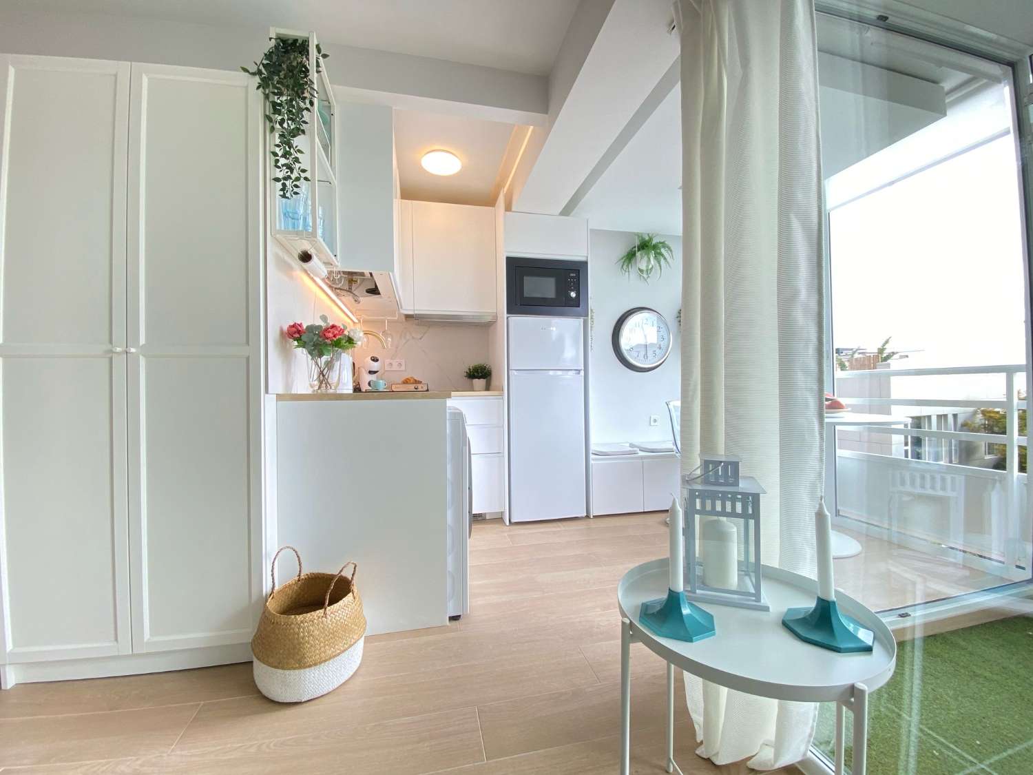 MEDIA TEMPORADA , SE ALQUILA DESDE 1.11.26-28.2.27BONITO APARTAMENTO REFORMADO CON VISTAS AL MAR EN LA CARIHUELA (TORREMOLINOS)