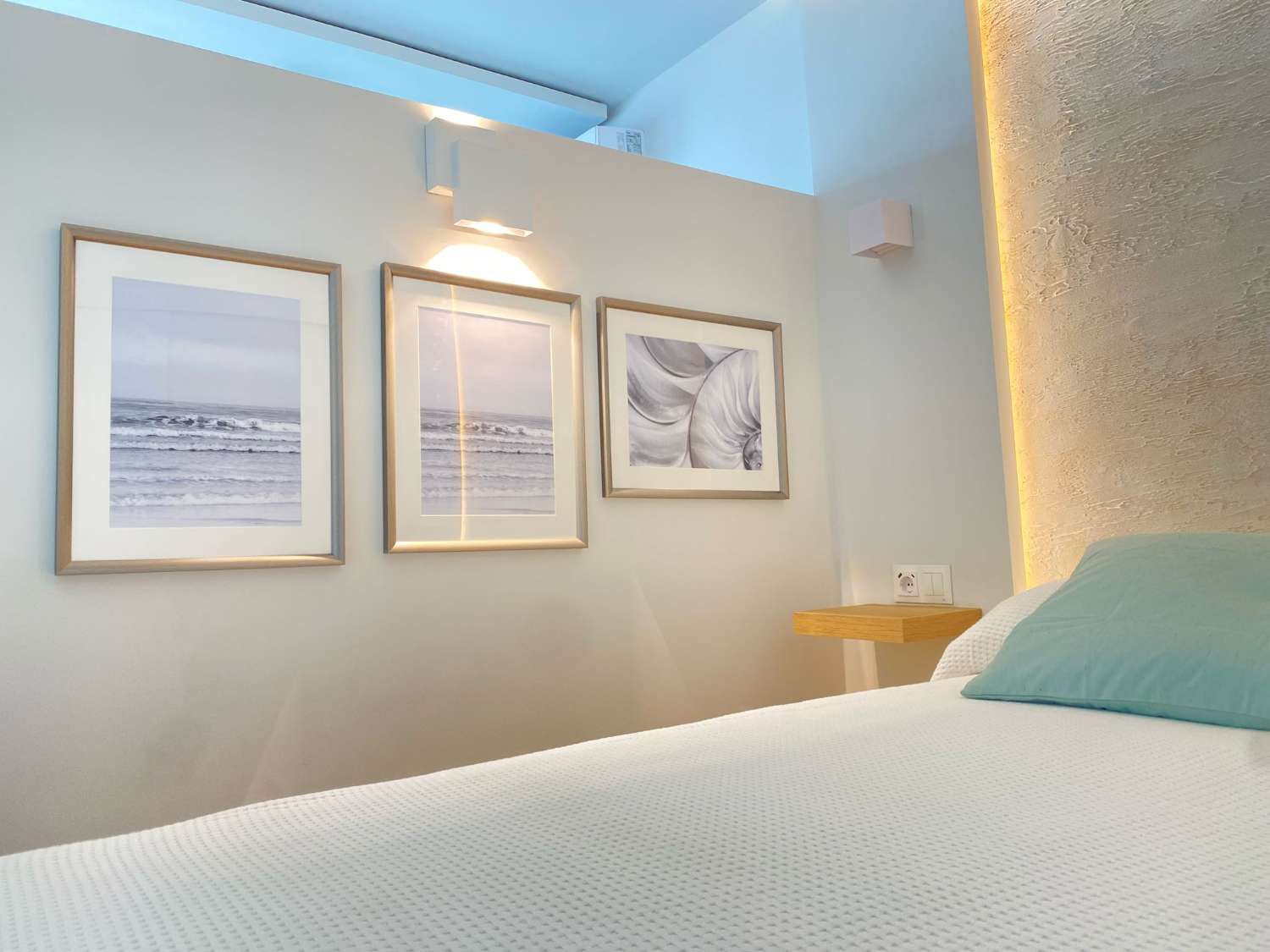 MEDIA TEMPORADA , SE ALQUILA DESDE 1.11.26-28.2.27BONITO APARTAMENTO REFORMADO CON VISTAS AL MAR EN LA CARIHUELA (TORREMOLINOS)