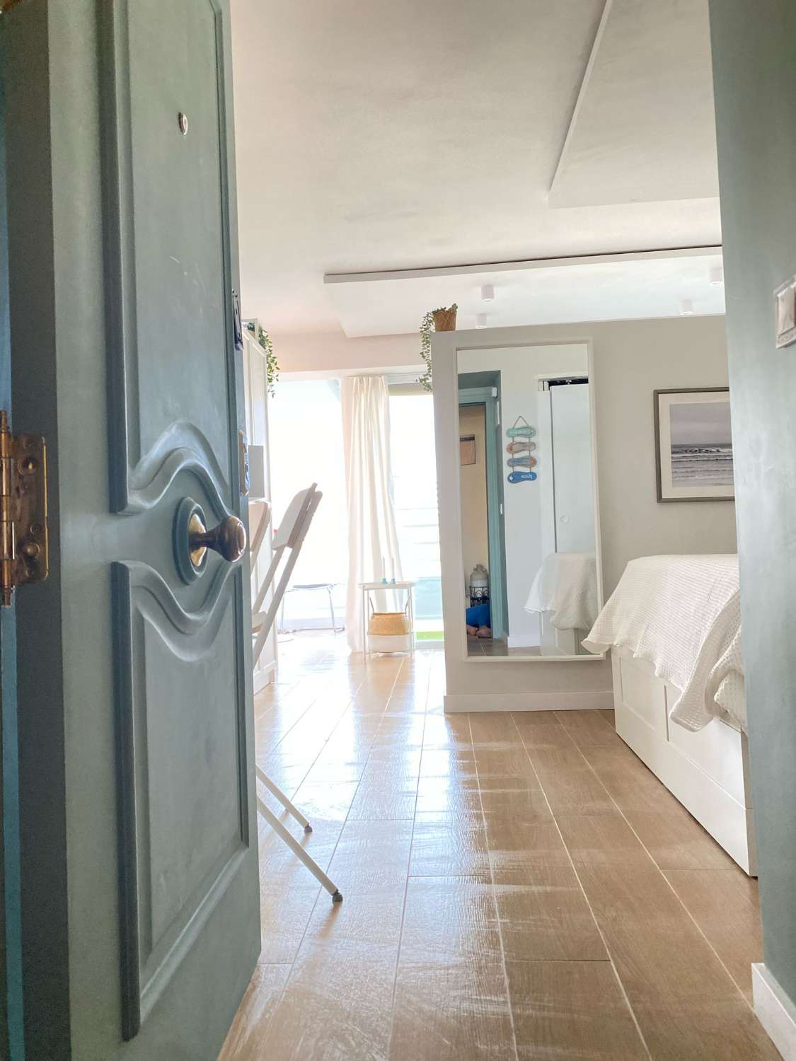 MEDIA TEMPORADA , SE ALQUILA DESDE 1.11.26-28.2.27BONITO APARTAMENTO REFORMADO CON VISTAS AL MAR EN LA CARIHUELA (TORREMOLINOS)