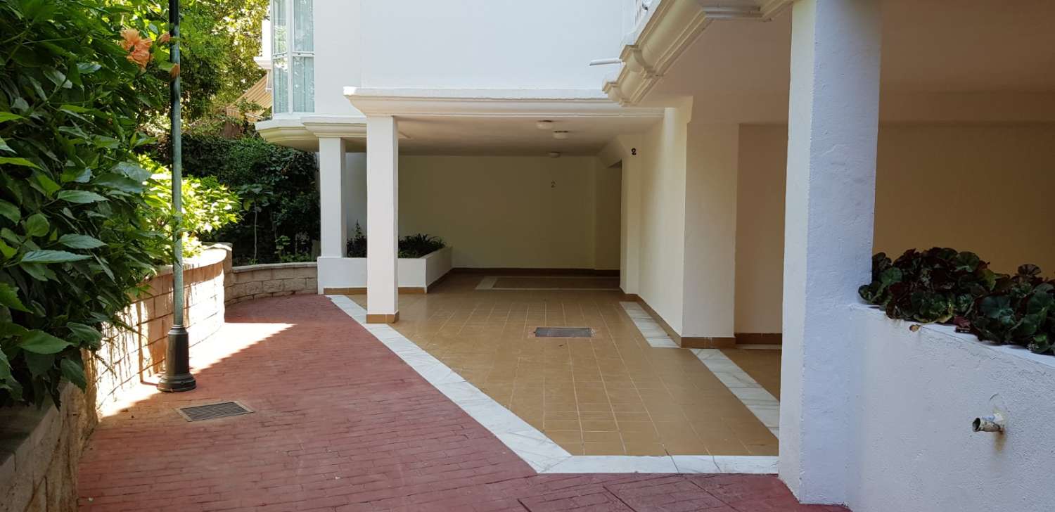 Se alquila dede 30/8/26 -25/627 magnifico apartamento al lado de la playa en La Carihuela (Torremolinos)