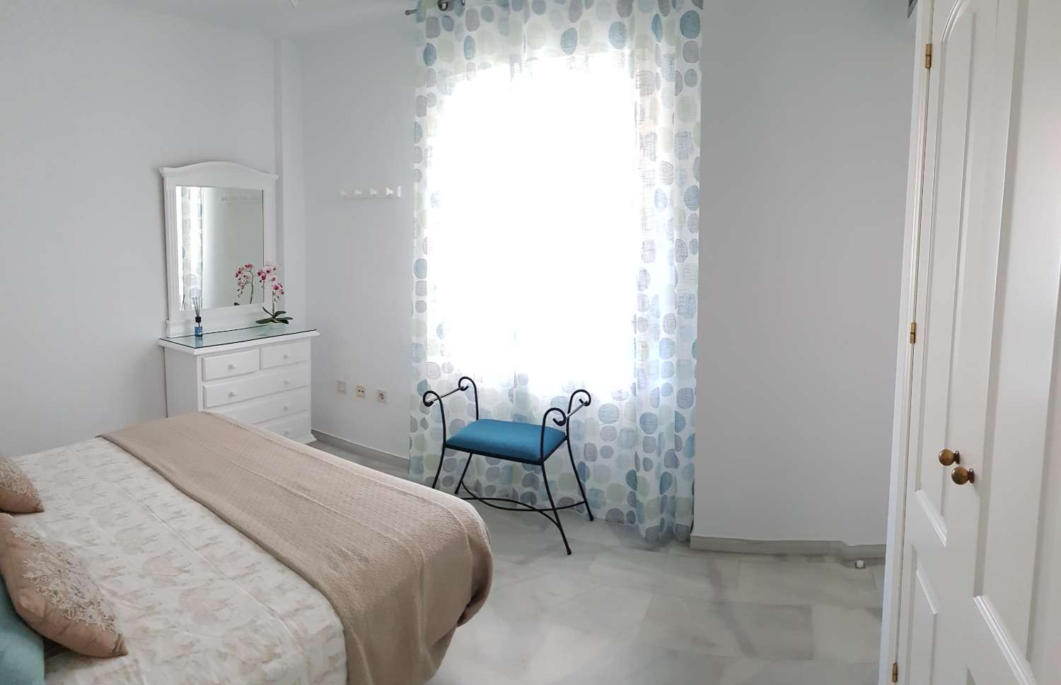 Se alquila dede 30/8/26 -25/627 magnifico apartamento al lado de la playa en La Carihuela (Torremolinos)