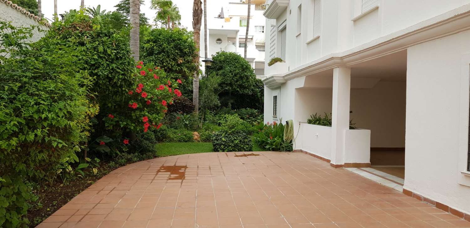 Se alquila dede 30/8/26 -25/627 magnifico apartamento al lado de la playa en La Carihuela (Torremolinos)