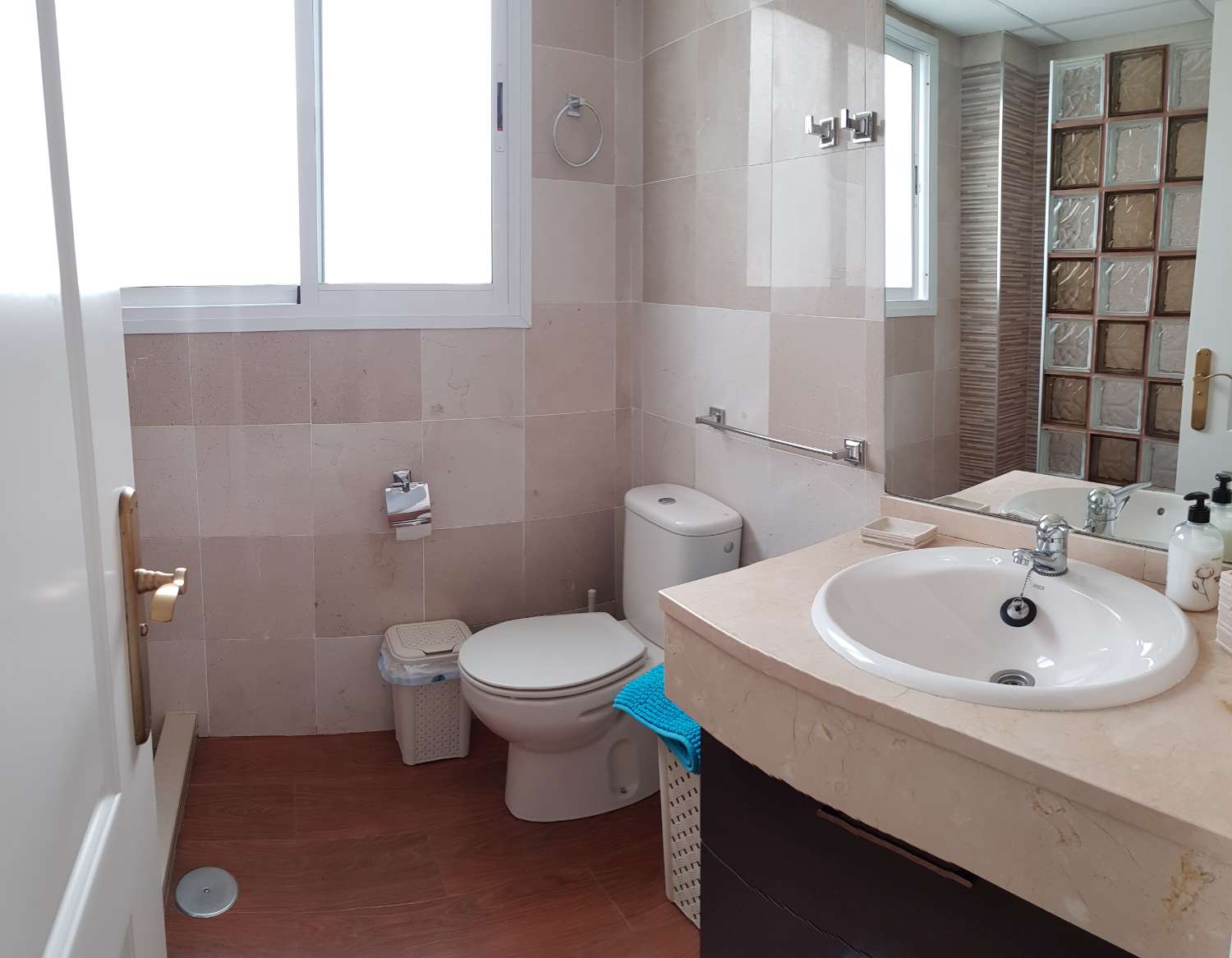 Se alquila dede 30/8/26 -25/627 magnifico apartamento al lado de la playa en La Carihuela (Torremolinos)