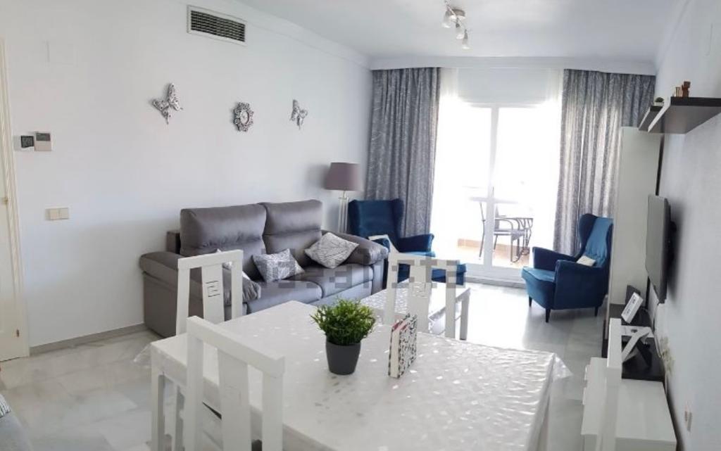 Se alquila dede 30/8/26 -25/627 magnifico apartamento al lado de la playa en La Carihuela (Torremolinos)