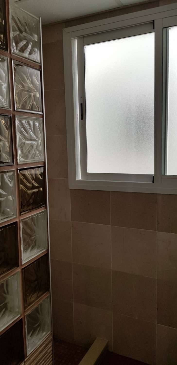 Se alquila dede 30/8/26 -25/627 magnifico apartamento al lado de la playa en La Carihuela (Torremolinos)