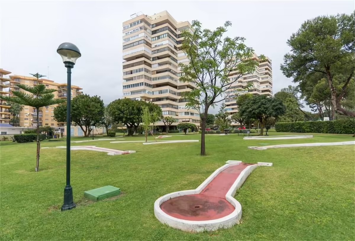 MEDIA TEPORADA Se alquila desde el 01 /09/26 hasta 30/06/27 magnifico apartamento en Playamar con vistas al mar (Torremolinos)