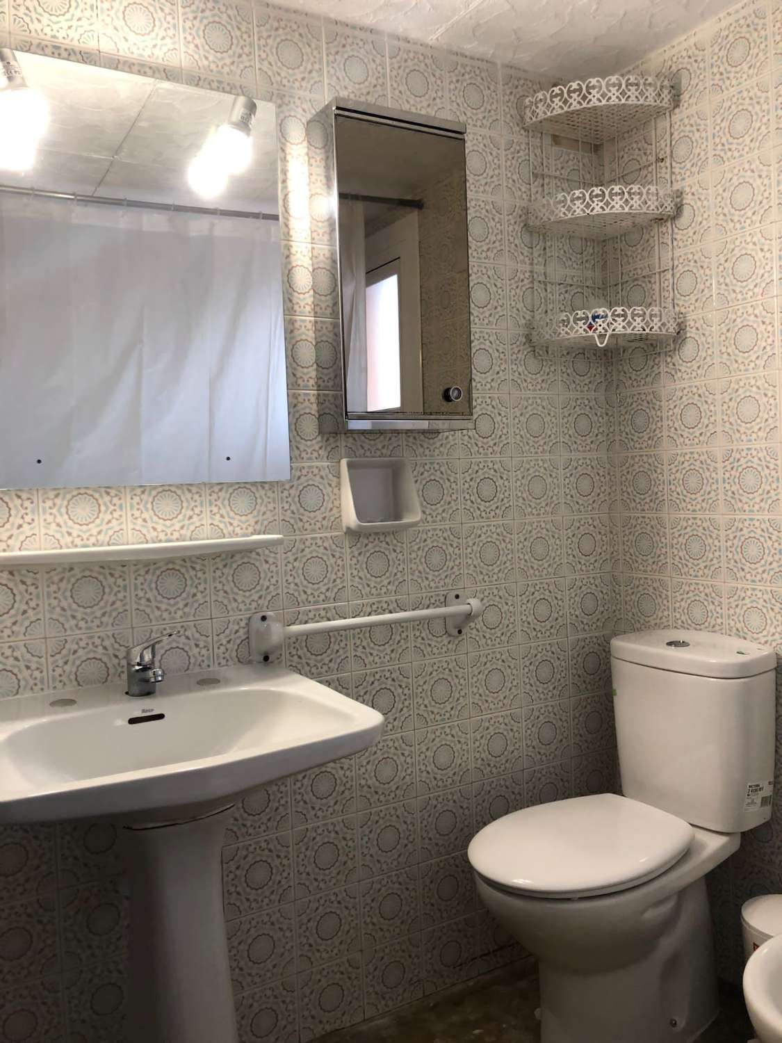 MEDIA TEPORADA Se alquila desde el 01 /09/26 hasta 30/06/27 magnifico apartamento en Playamar con vistas al mar (Torremolinos)