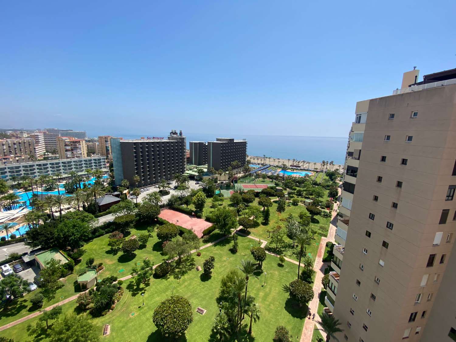 MEDIA TEPORADA Se alquila desde el 01 /09/26 hasta 30/06/27 magnifico apartamento en Playamar con vistas al mar (Torremolinos)