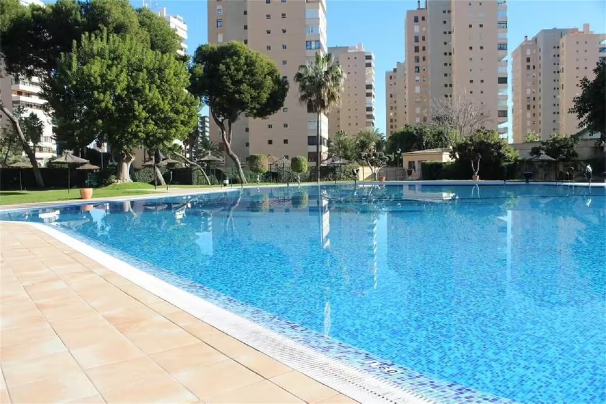 MEDIA TEPORADA Se alquila desde el 01 /09/26 hasta 30/06/27 magnifico apartamento en Playamar con vistas al mar (Torremolinos)
