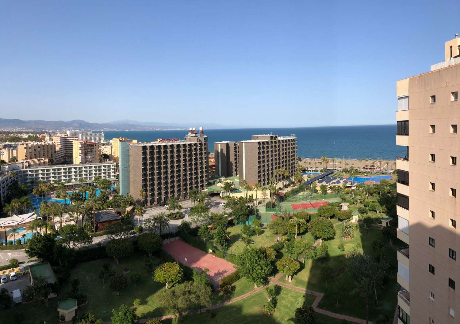 MEDIA TEPORADA Se alquila desde el 01 /09/26 hasta 30/06/27 magnifico apartamento en Playamar con vistas al mar (Torremolinos)